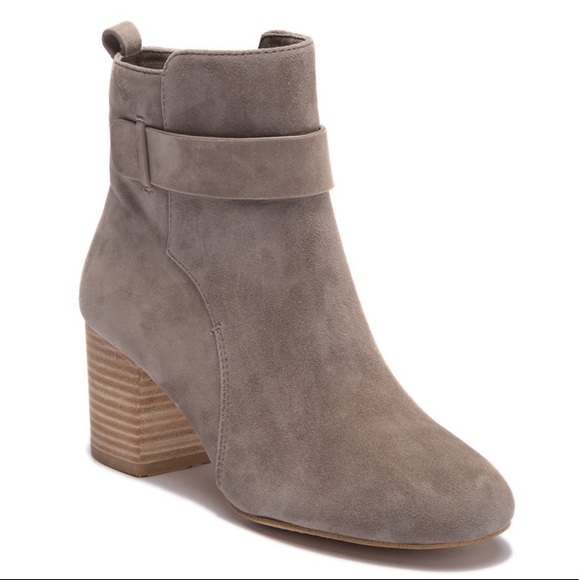 NEW Booties 💐 - Picture 2 of 8